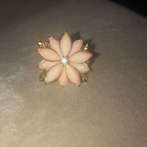 🌸2/$30🌸Beautiful flower ring